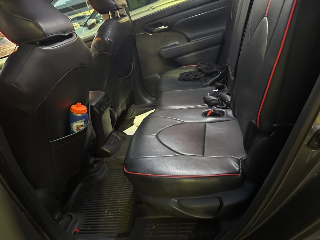 Used 2023 Toyota Highlander XLE image 7