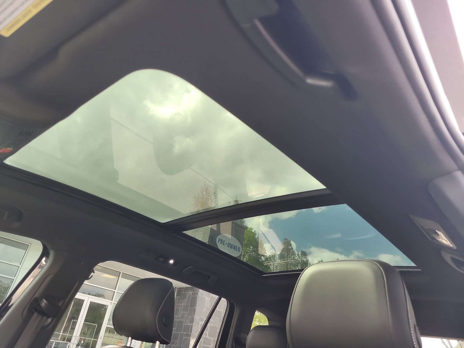 Used 2024 Volkswagen Tiguan SE R-Line image 17