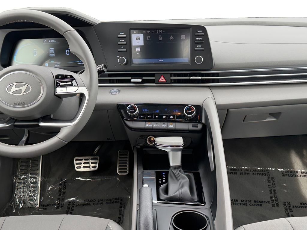 Certified 2025 Hyundai Elantra Sport image 11