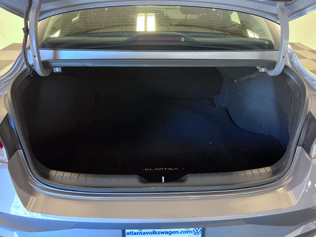Used 2023 Hyundai Elantra SE FWD image 5