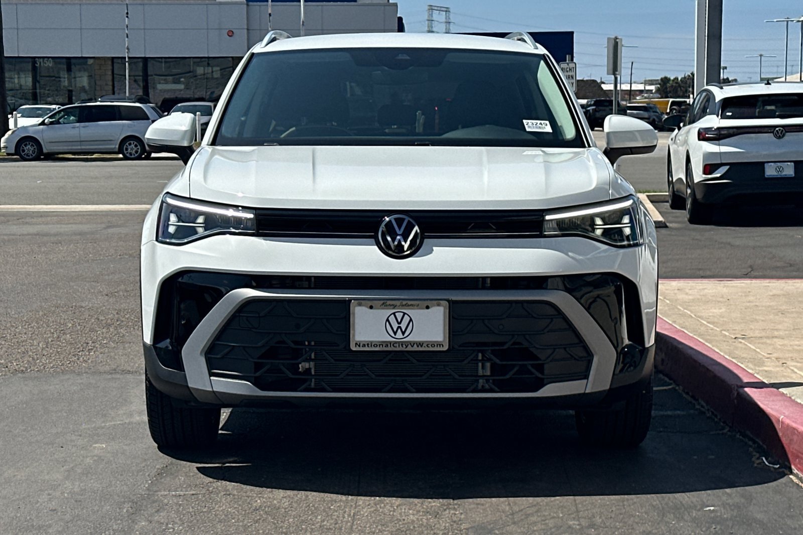 New 2027 Volkswagen Taos SE FWD image 3