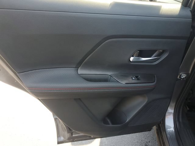 Certified 2025 Nissan Kicks SR FWD image 8