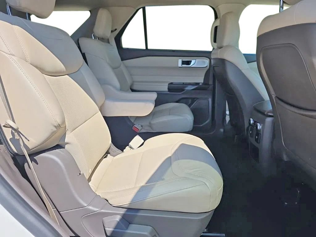 Used 2020 Ford Explorer Platinum w/ Premium Technology Package AWD/4WD image 22