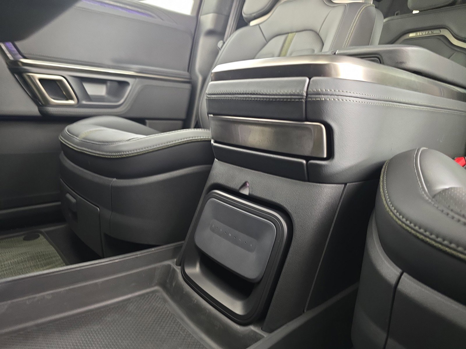 Used 2023 Rivian R1S Adventure image 33