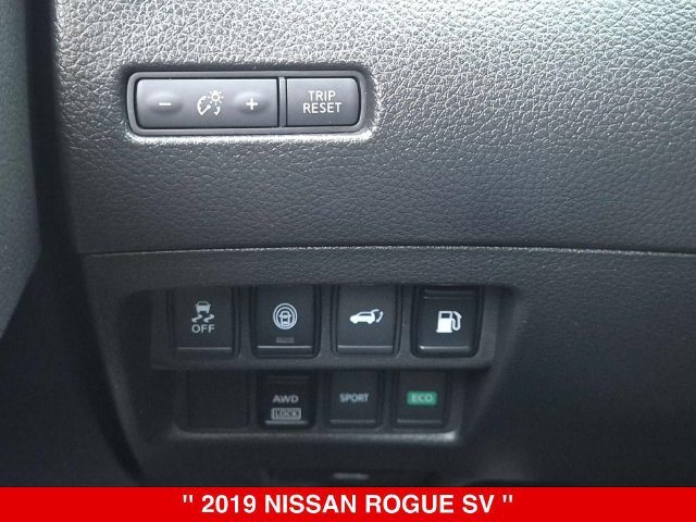 Used 2019 Nissan Rogue SV AWD/4WD image 18