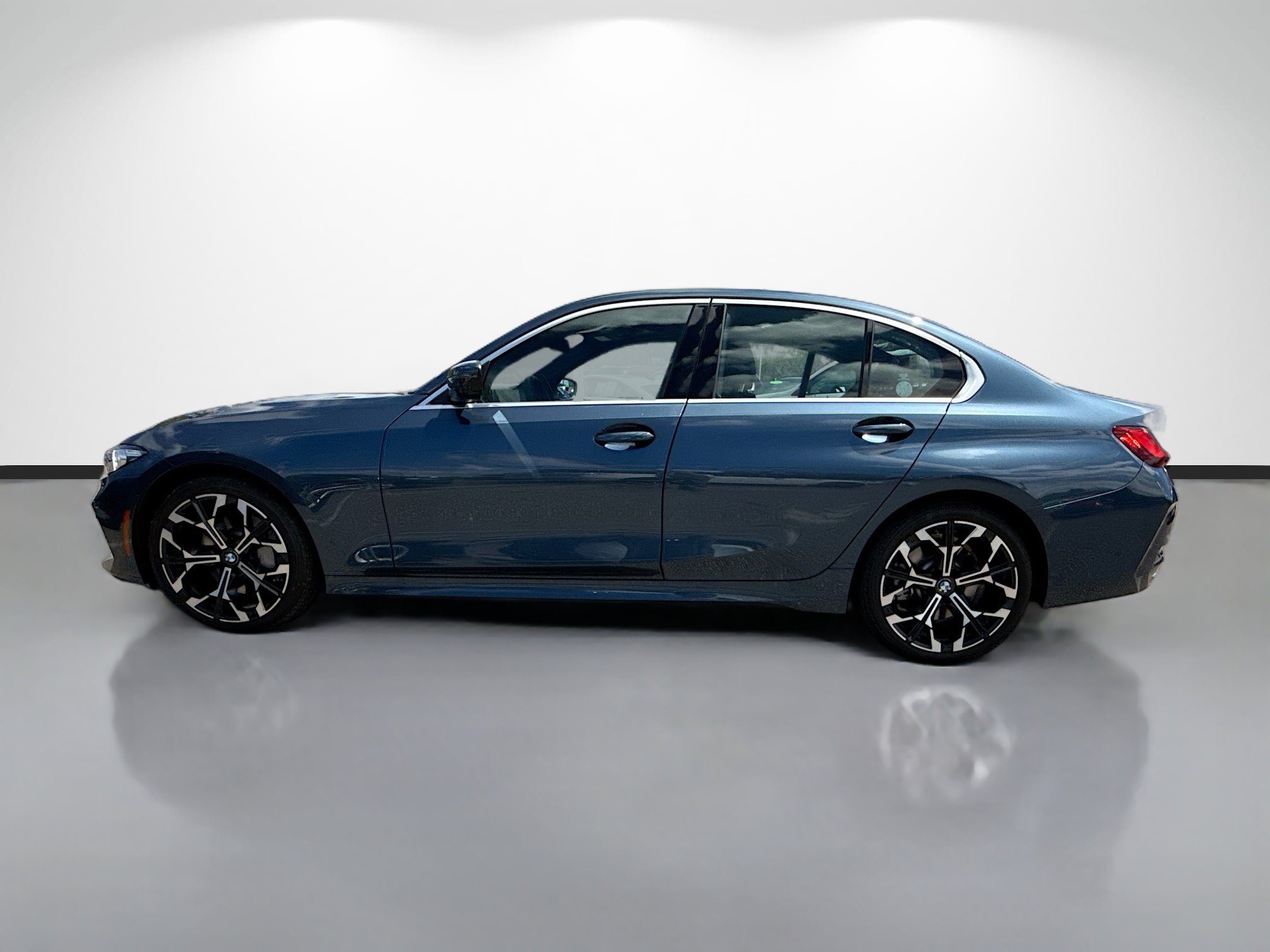 Used 2025 BMW 330i Sedan RWD image 6