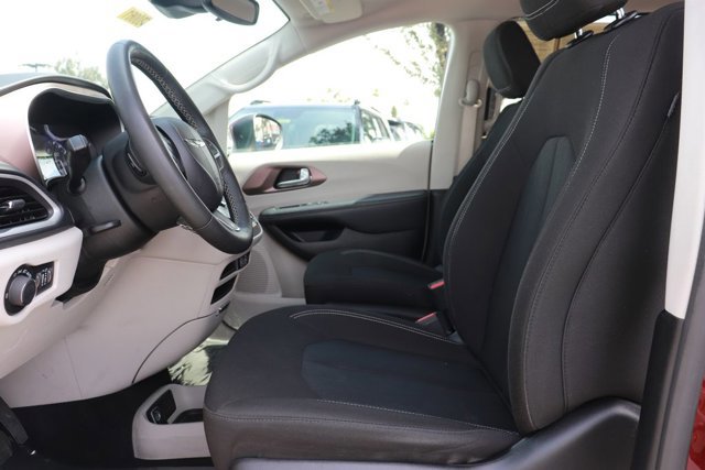 Used 2023 Chrysler Voyager LX FWD image 11