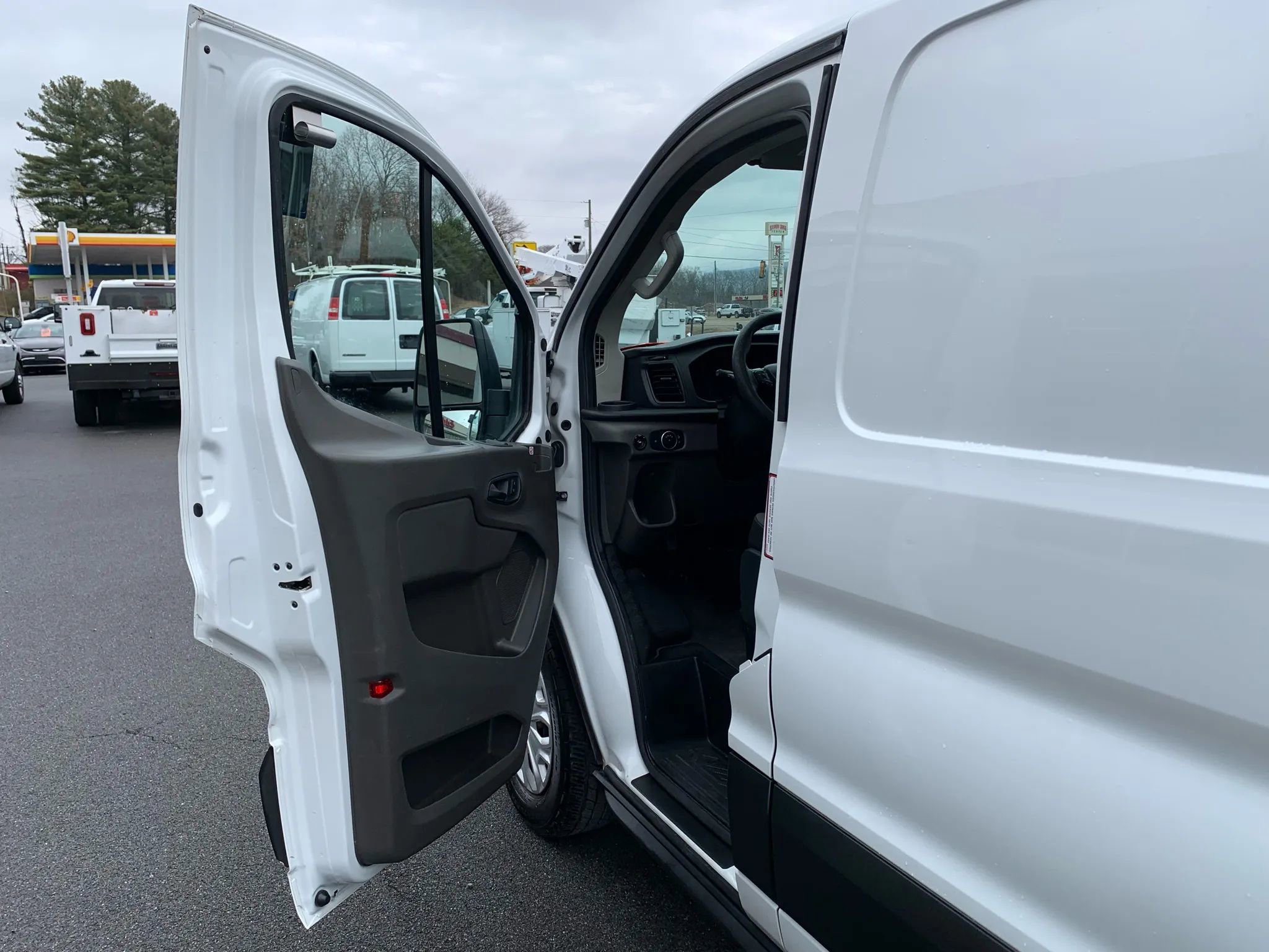Used 2020 Ford Transit 150 Low Roof w/ Load Area Protection Package RWD image 7