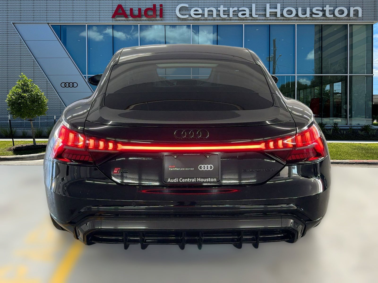 Certified 2023 Audi RS e-tron GT w/ Carbon Performance Package image 10