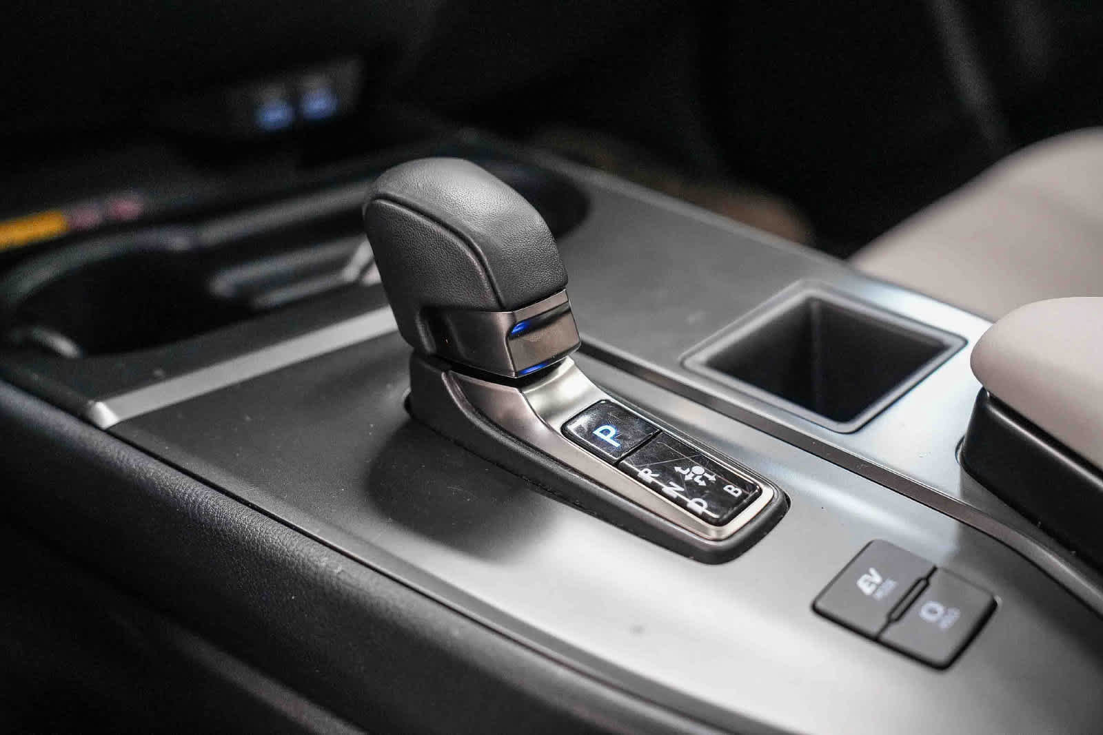 Used 2025 Lexus UX 300h FWD w/ Accessory Package (Z2) image 19