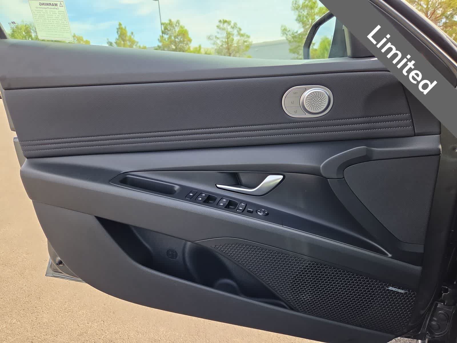 Used 2025 Hyundai Elantra Limited FWD image 30