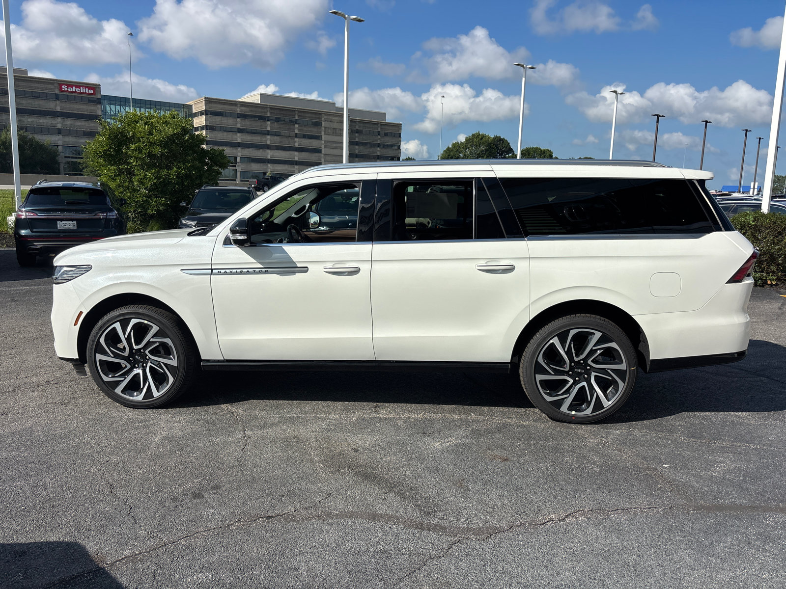 New 2027 Lincoln Navigator L Reserve AWD/4WD image 4