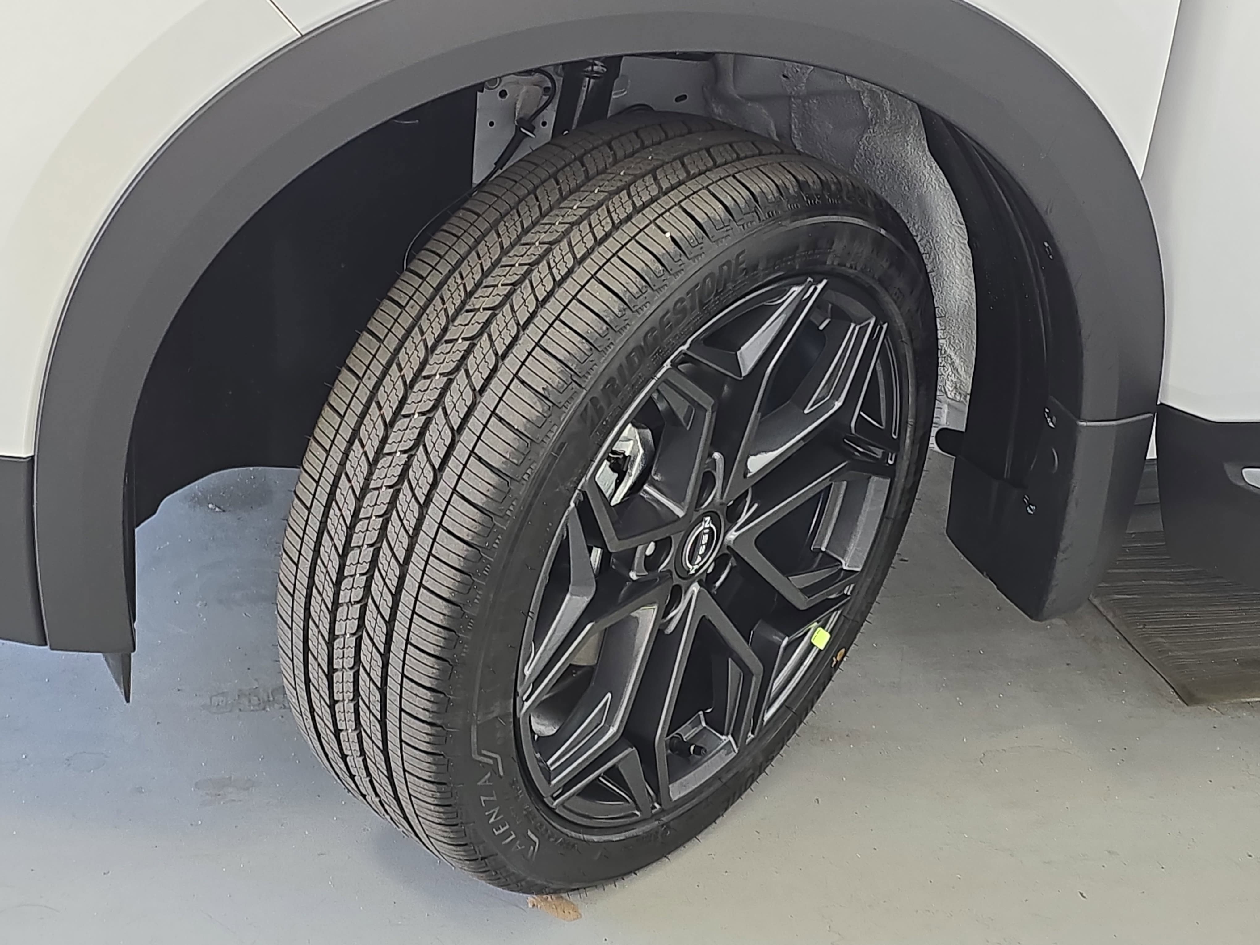 New 2026 Nissan Kicks SR FWD image 31