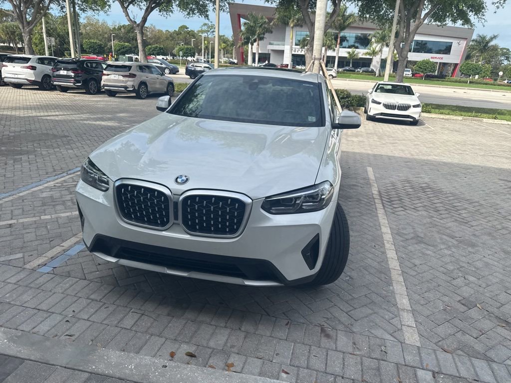Certified 2023 BMW X4 xDrive30i w/ Premium Package image 4