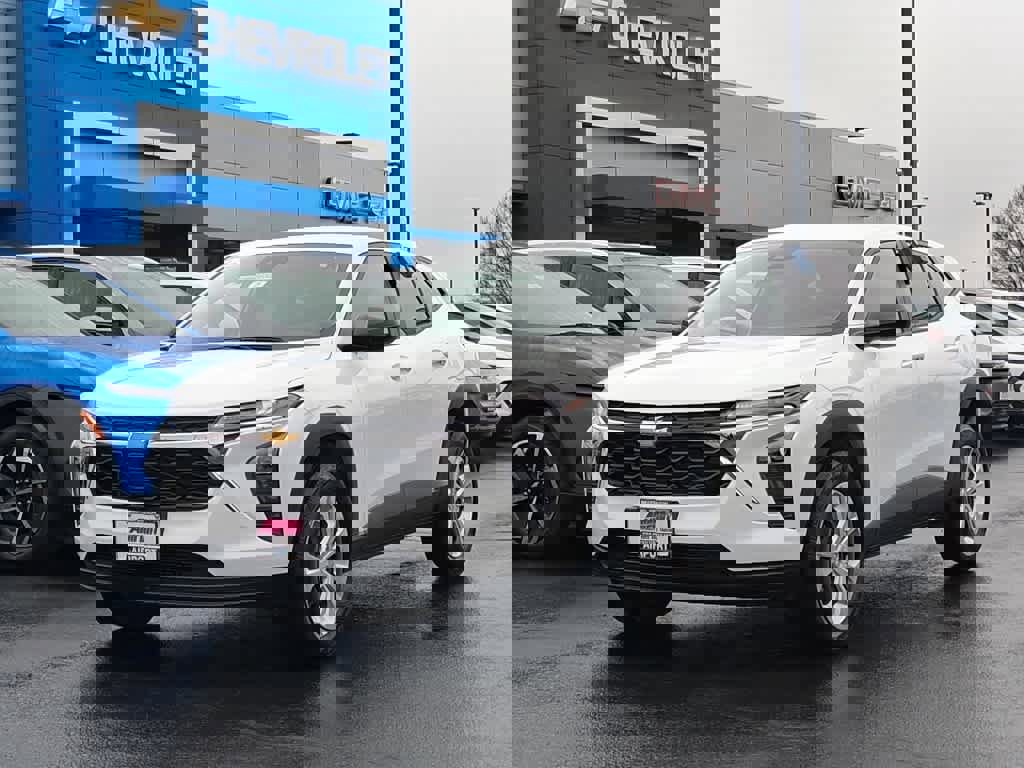 Certified 2025 Chevrolet Trax LS image 1