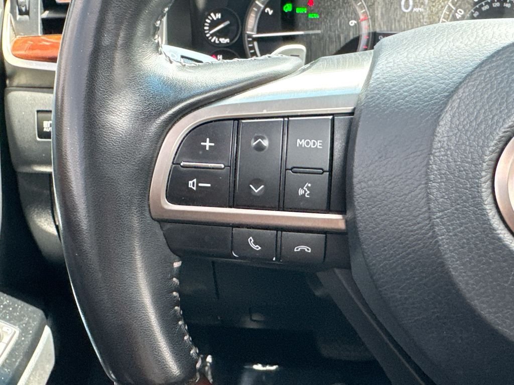 Used 2021 Lexus LX 570 4WD w/ Luxury Package image 21