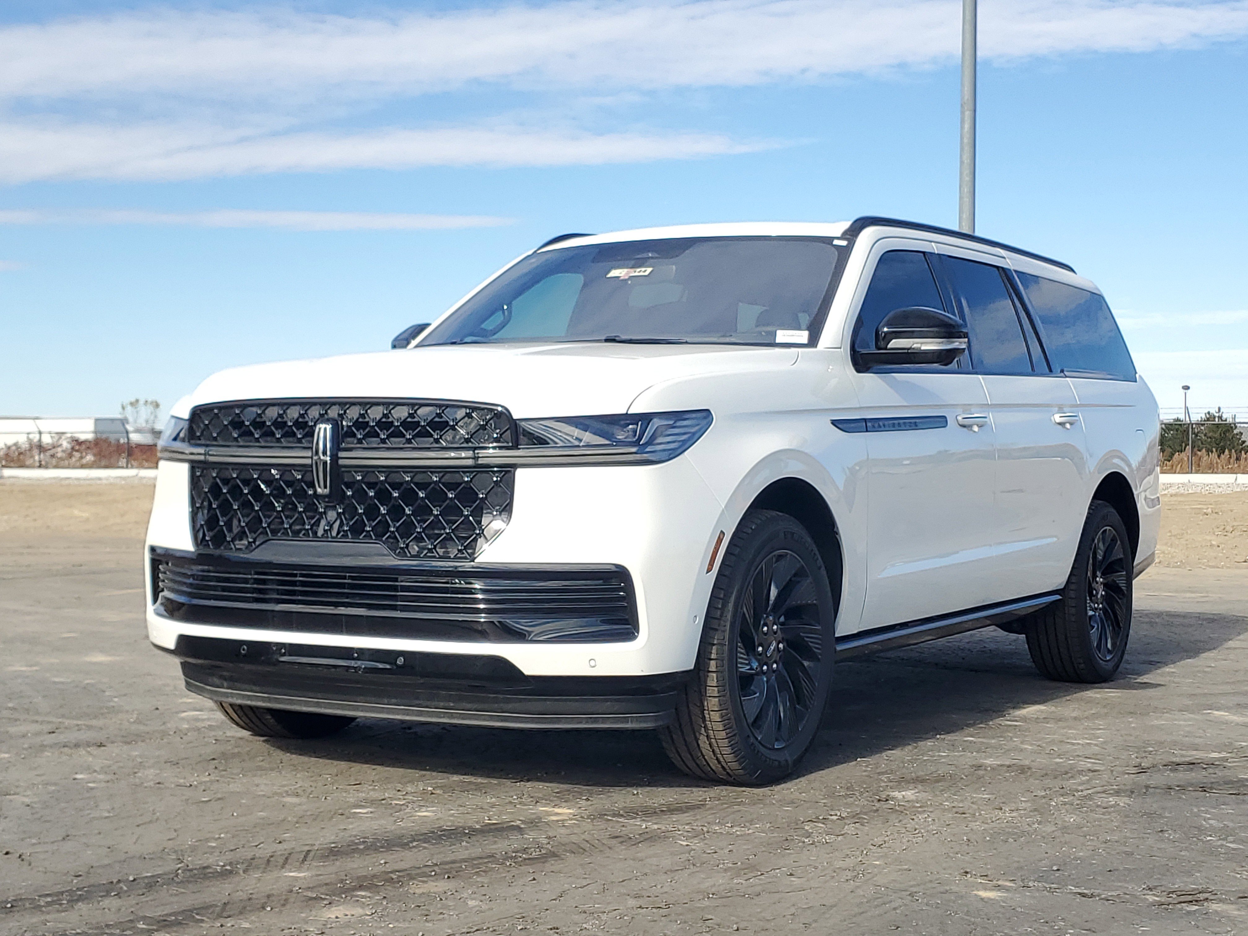 New 2025 Lincoln Navigator L Reserve w/ Jet Appearance Package image 2