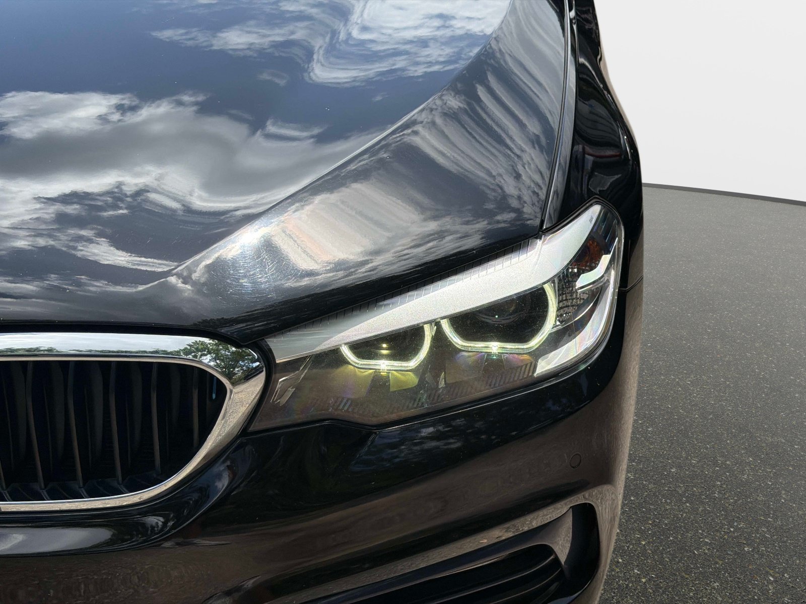 Used 2018 BMW 530e xDrive AWD/4WD image 9