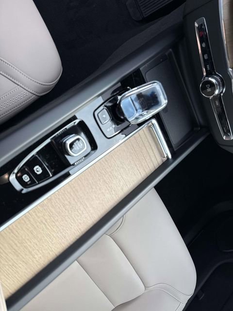 New 2026 Volvo XC60 B5 Plus w/ Climate Package image 28