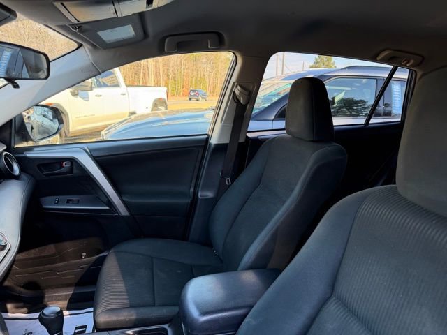 Used 2018 Toyota RAV4 LE image 13