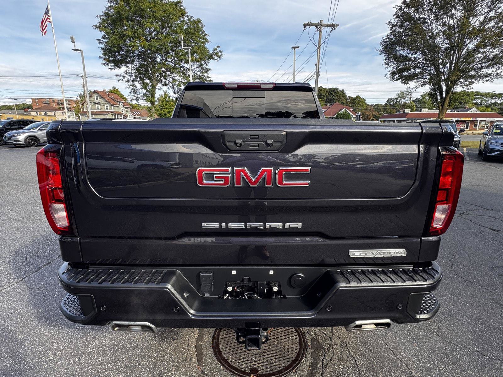 Certified 2023 GMC Sierra 1500 Elevation w/ Elevation Premium Package AWD/4WD image 4