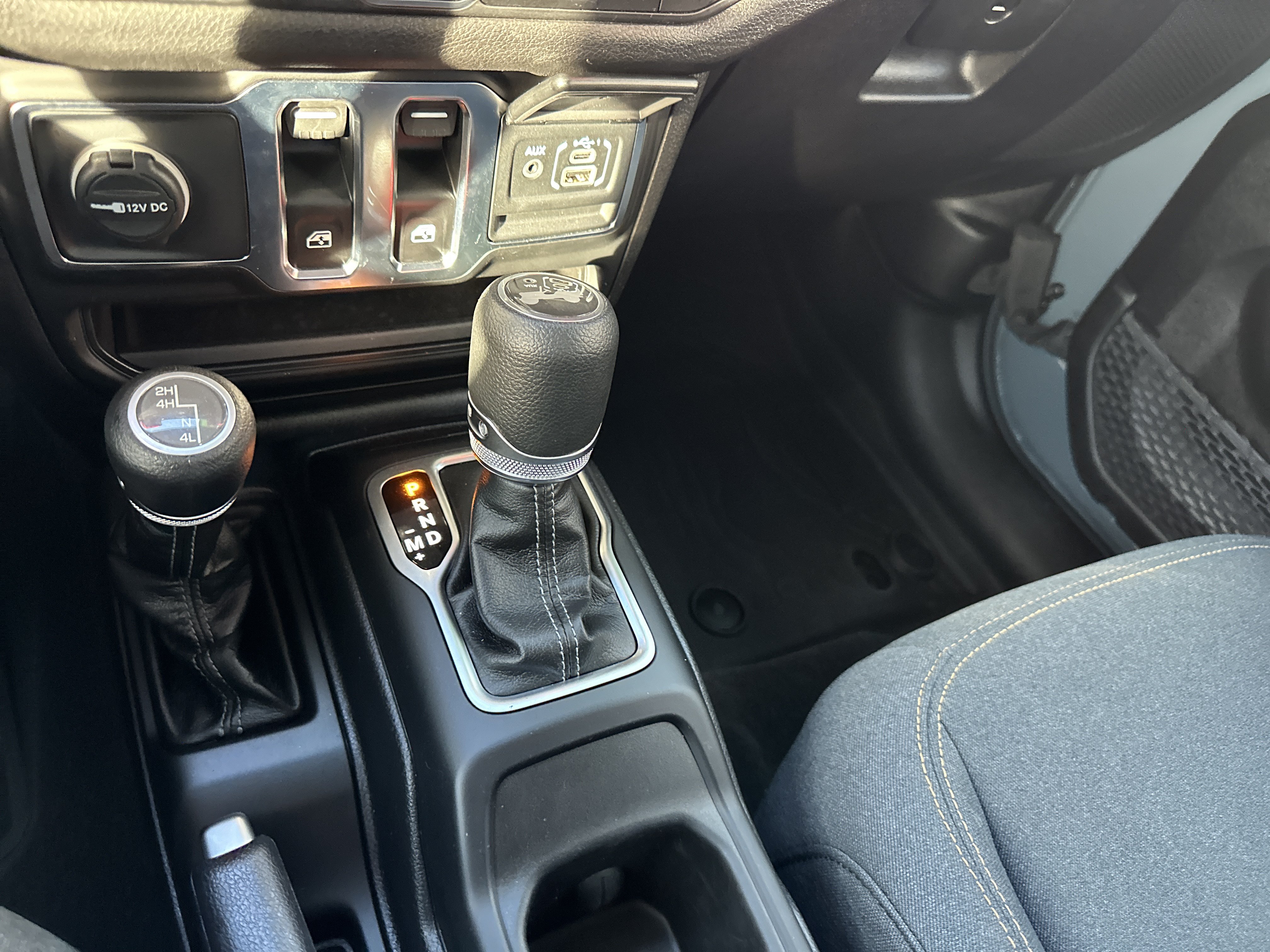 Used 2025 Jeep Wrangler Sport AWD/4WD image 19