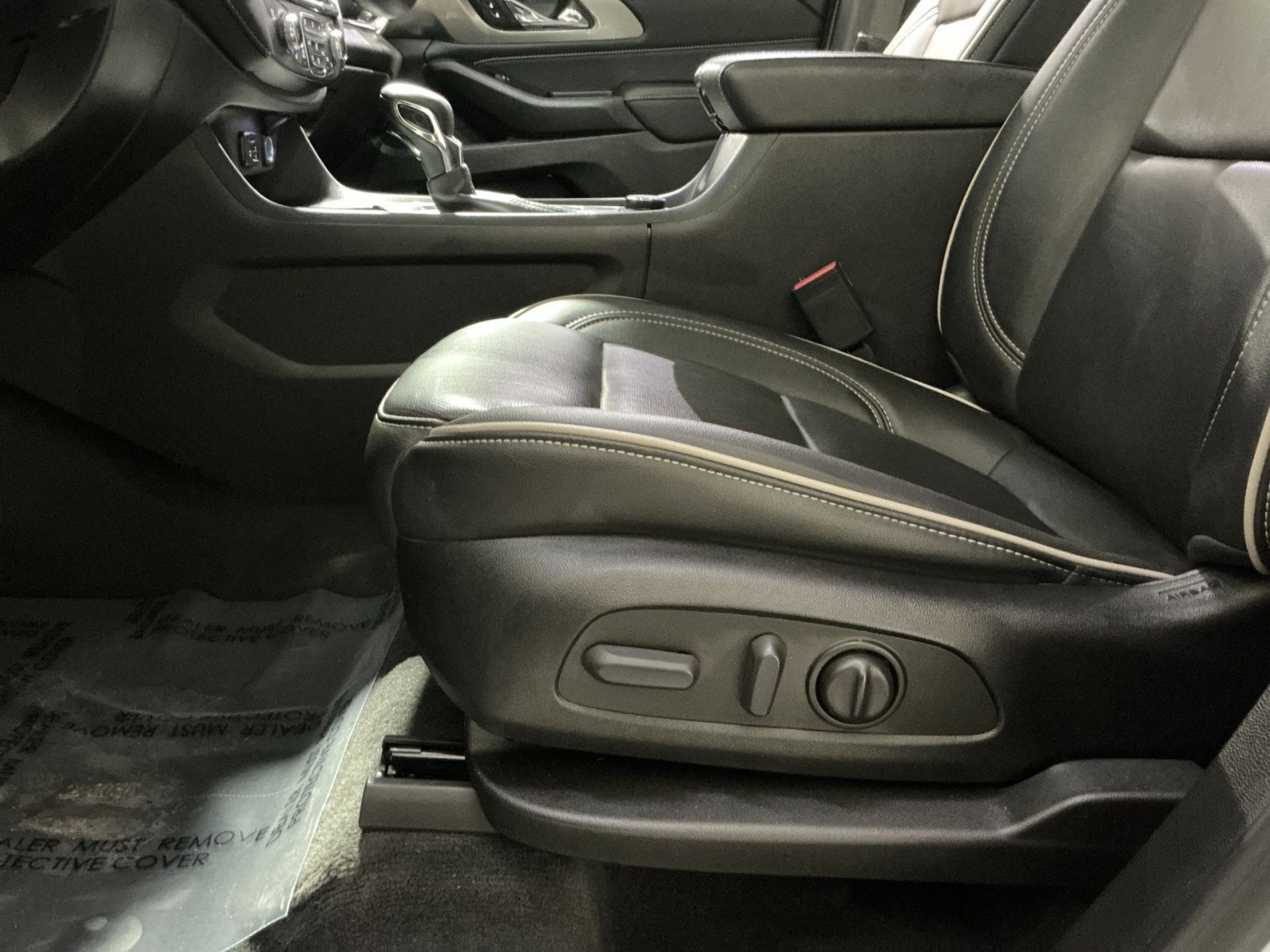 Used 2023 Chevrolet Traverse Premier image 22