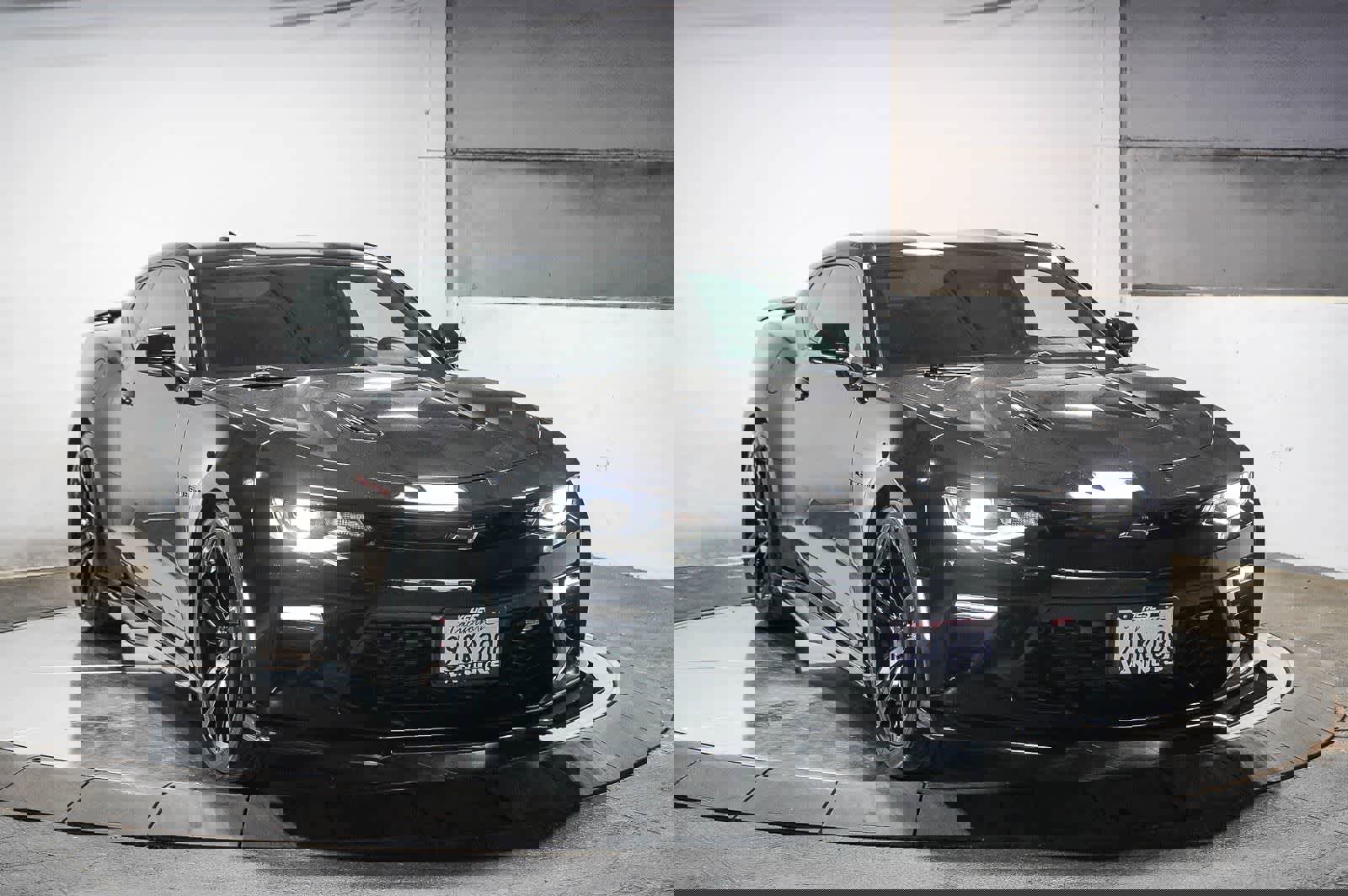 Used 2017 Chevrolet Camaro SS image 2