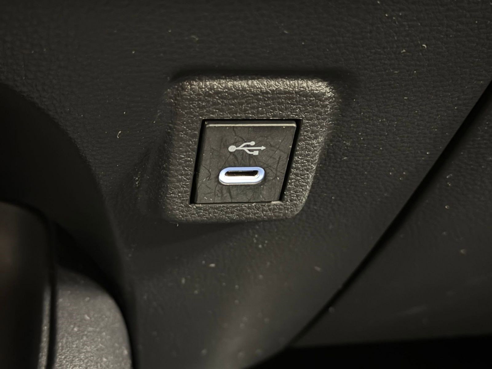 Used 2025 Toyota Corolla LE image 26