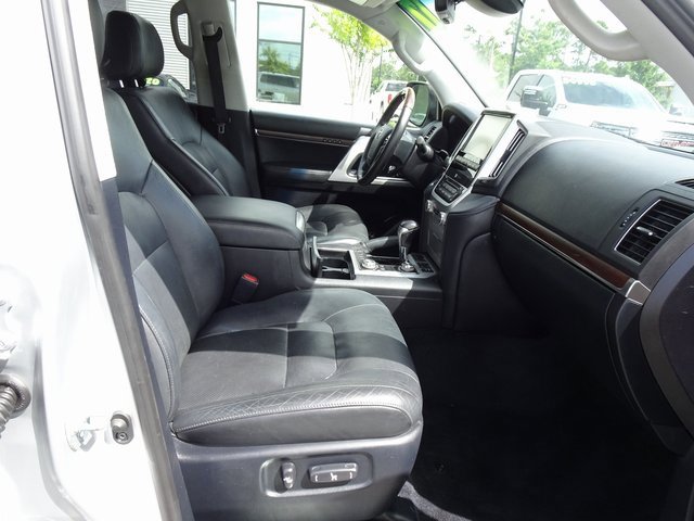 Used 2017 Toyota Land Cruiser image 17