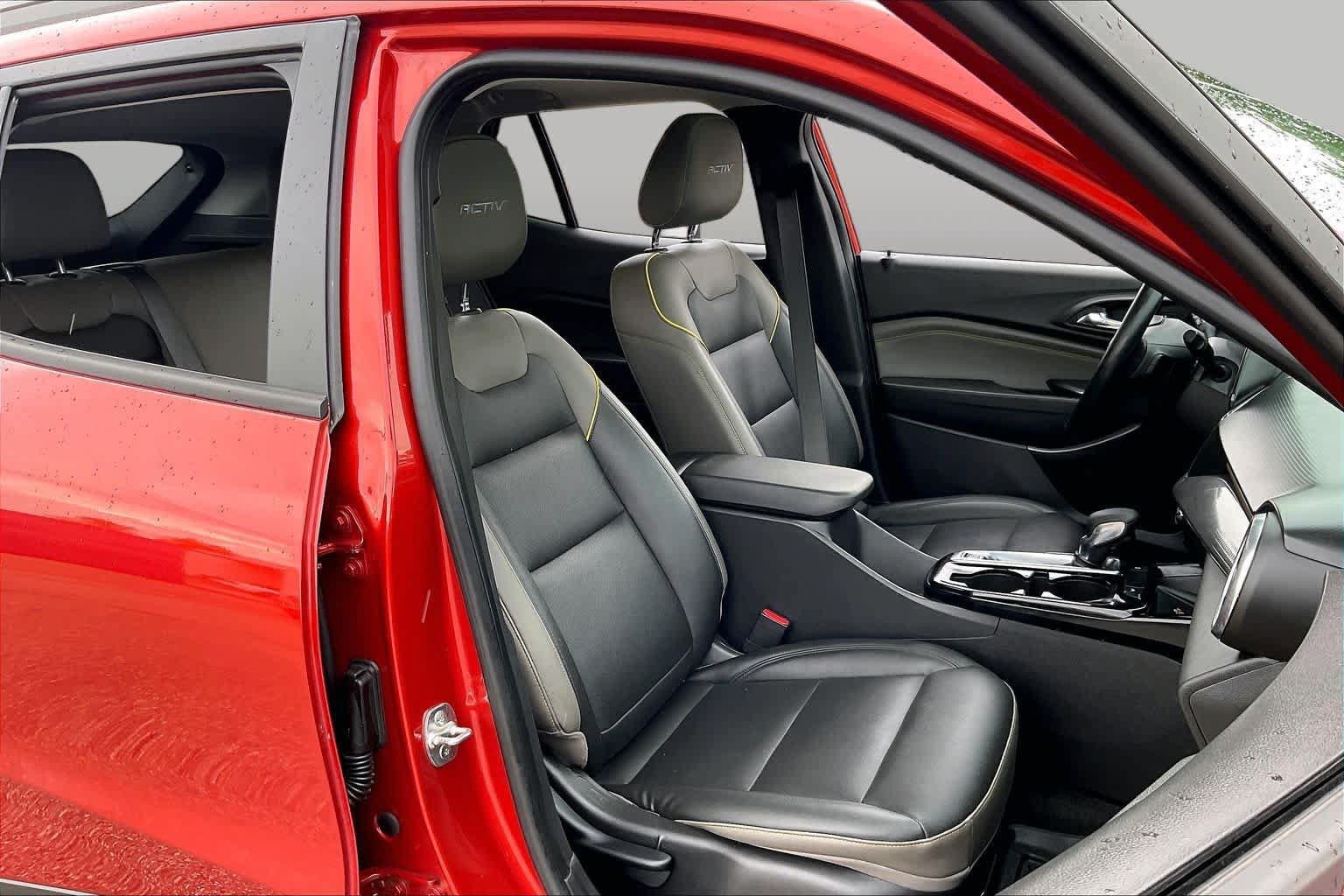 Used 2024 Chevrolet Trax ACTIV w/ Sunroof Package FWD image 9