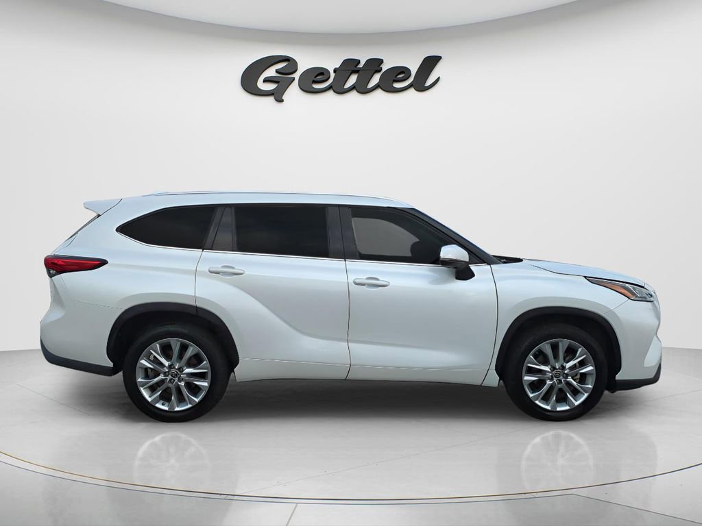 Used 2022 Toyota Highlander Limited image 11