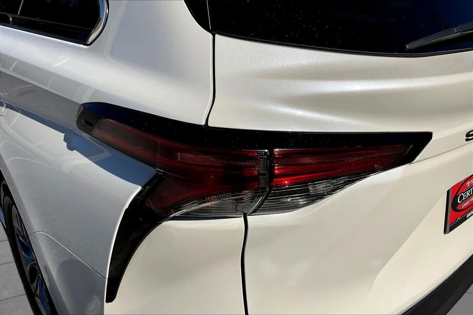 Used 2021 Toyota Sienna XLE FWD image 29