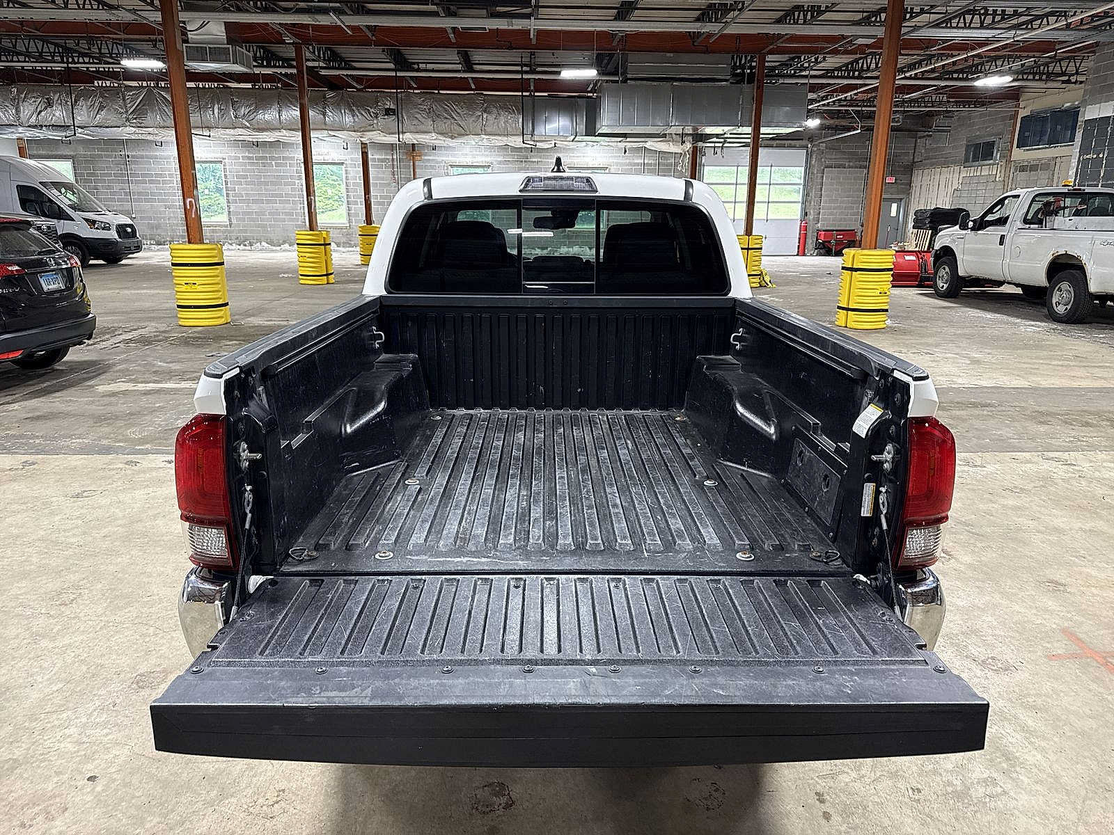 Used 2021 Toyota Tacoma SR5 AWD/4WD image 11