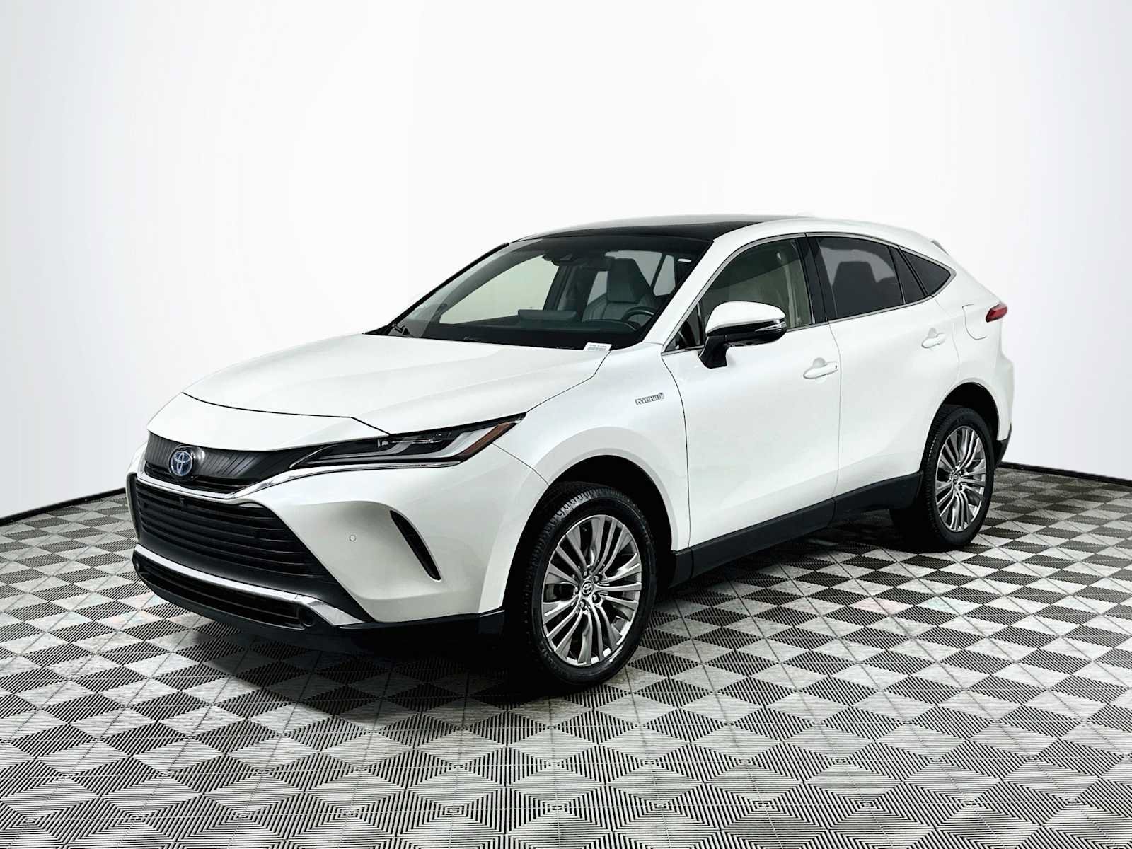 Used 2021 Toyota Venza Limited w/ Advanced Technology Package AWD/4WD image 3