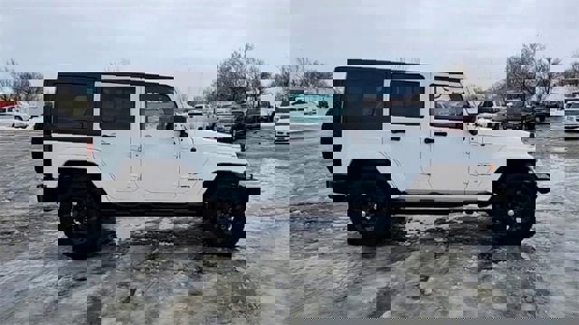 Used 2017 Jeep Wrangler Unlimited Sahara image 9