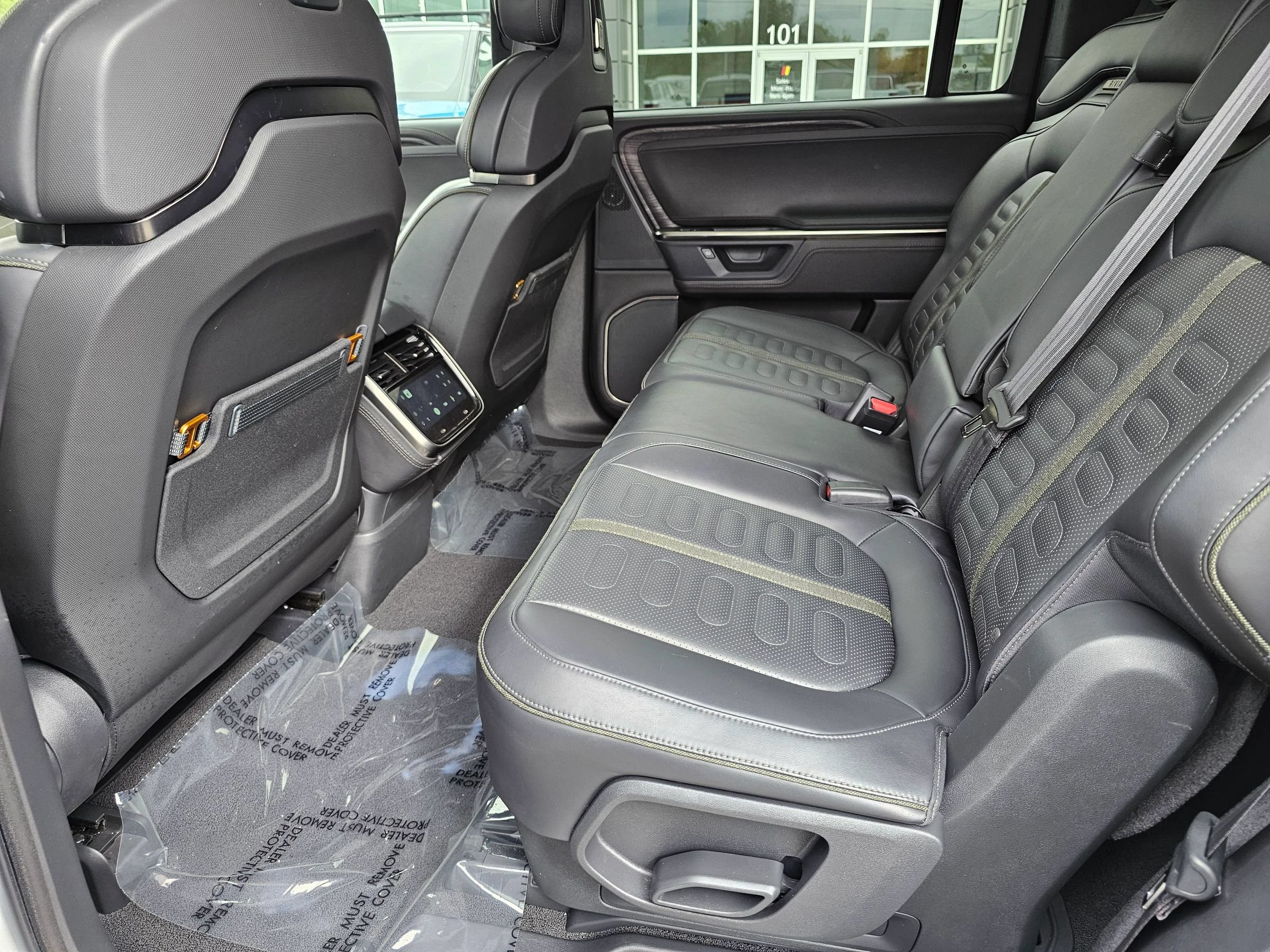 Used 2025 Rivian R1S Adventure Dual AWD/4WD image 21