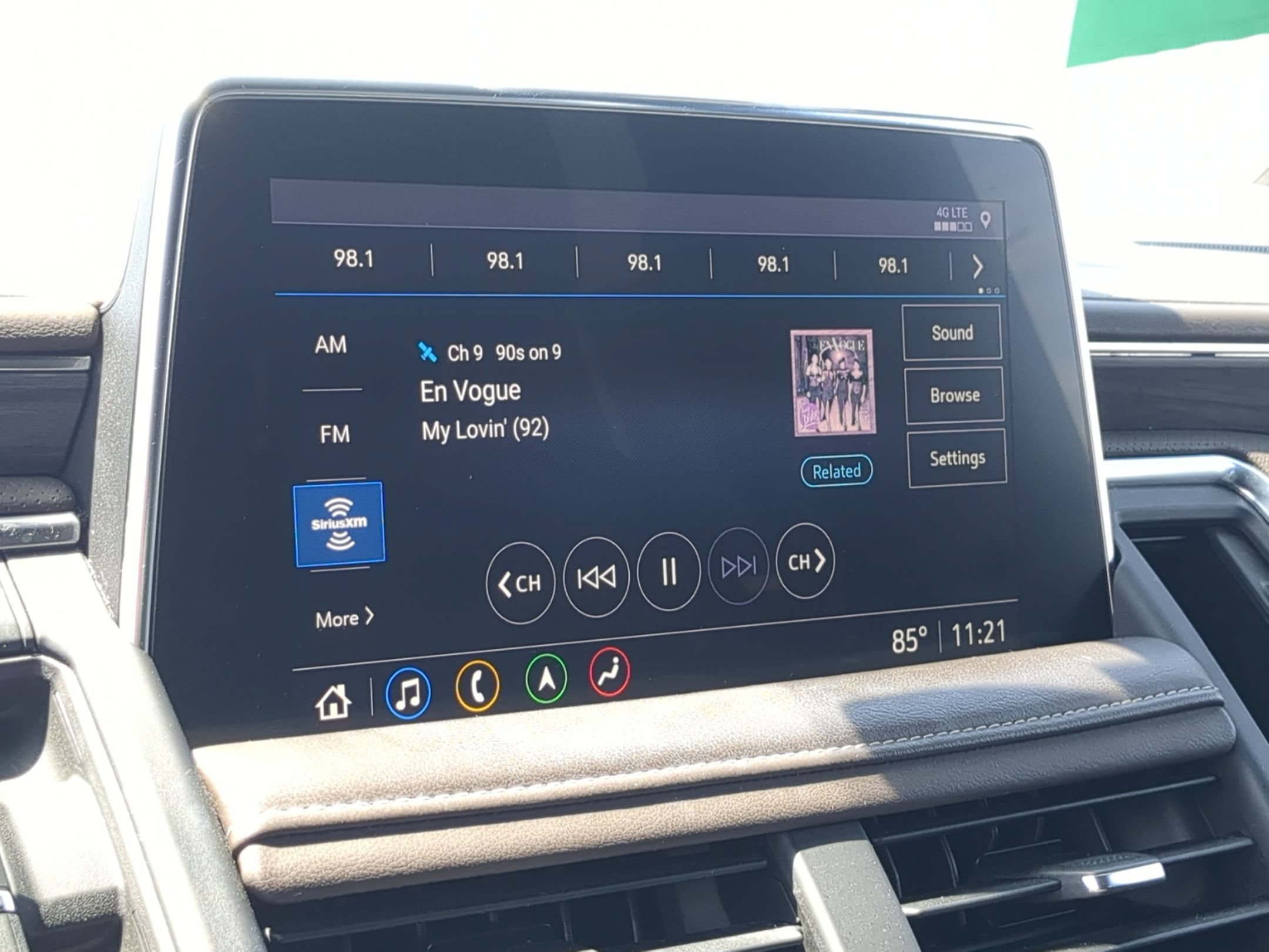 Certified 2021 GMC Yukon SLT w/ SLT Luxury Plus Package AWD/4WD image 12
