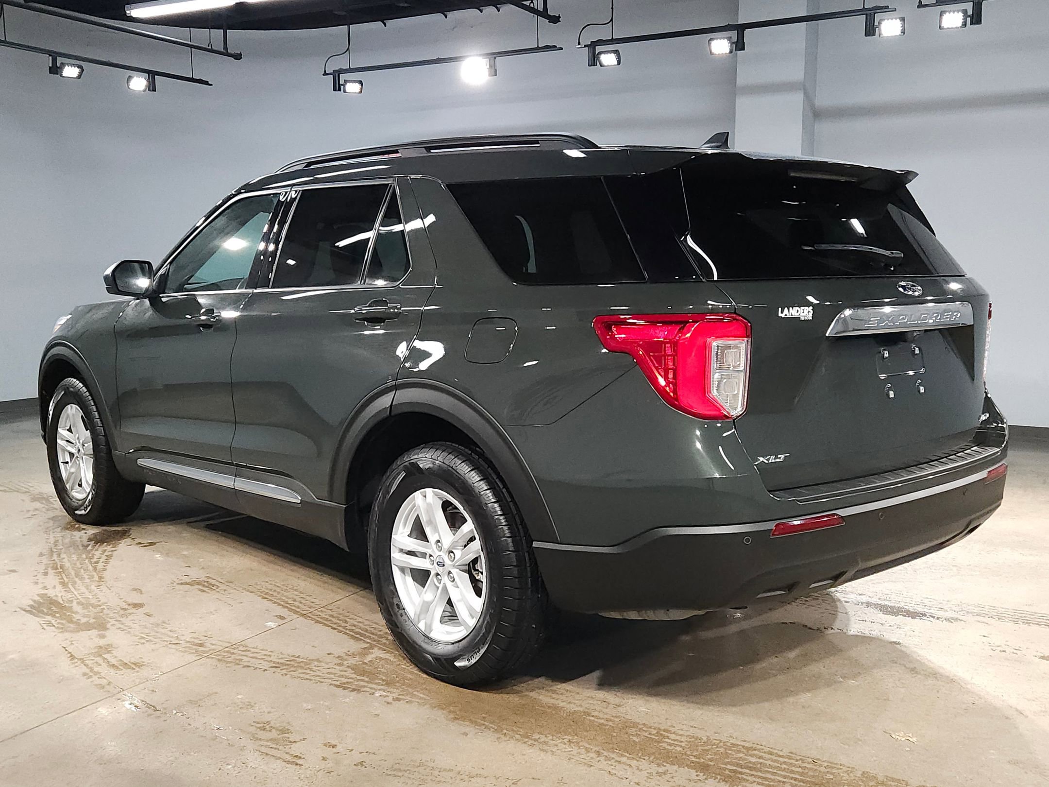 Used 2023 Ford Explorer XLT image 5