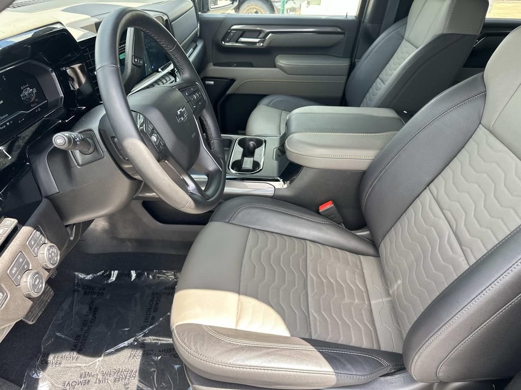 Used 2025 Chevrolet Silverado 2500 ZR2 w/ Technology Package AWD/4WD image 16