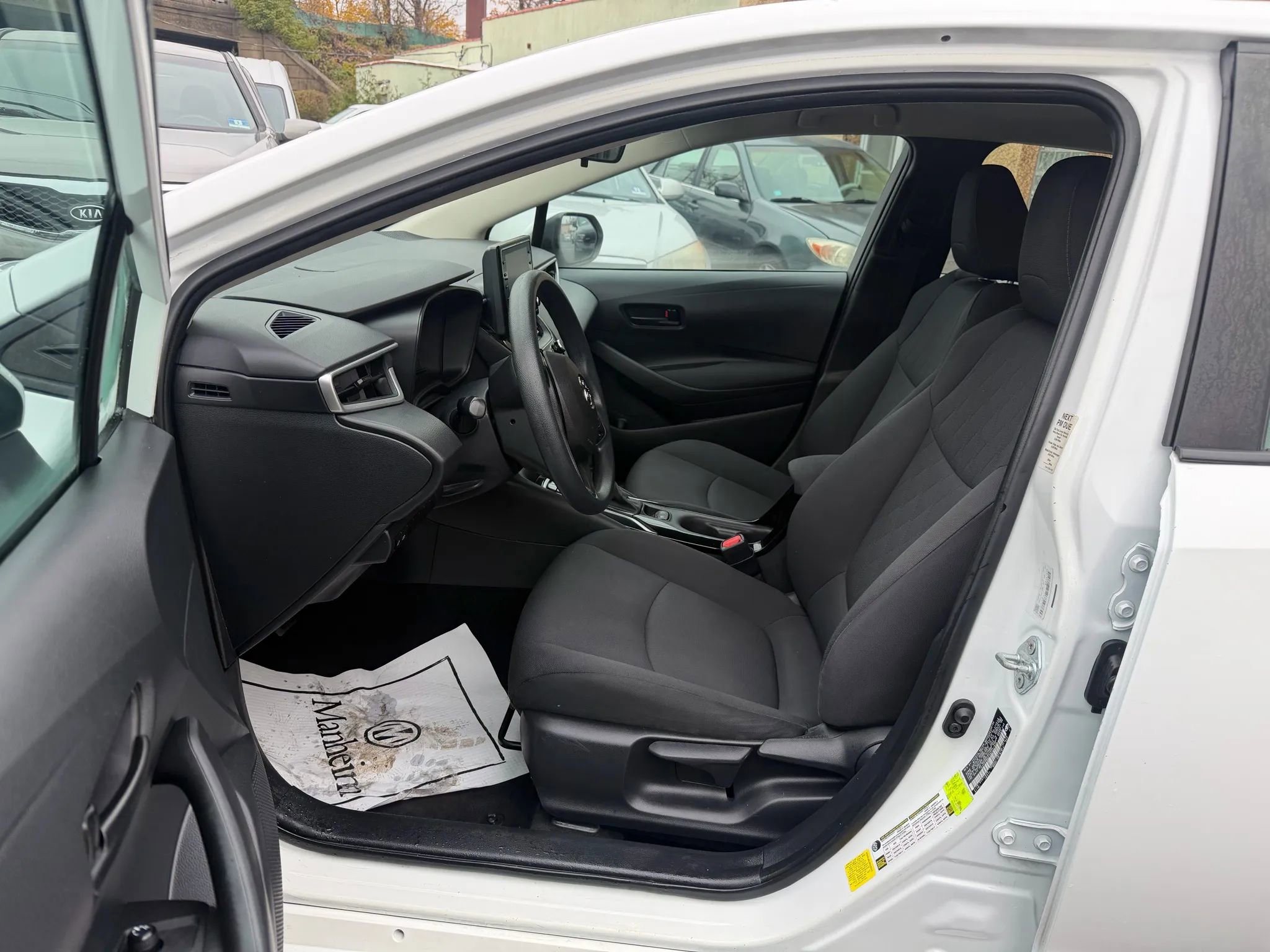 Used 2022 Toyota Corolla LE image 24