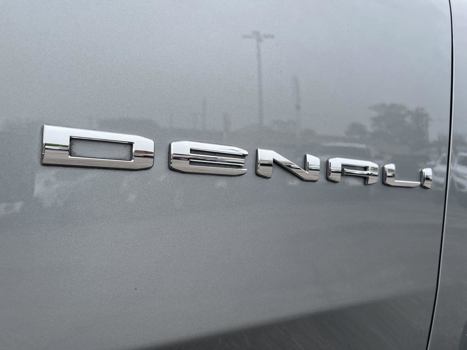 Used 2023 GMC Yukon Denali Ultimate AWD/4WD image 4