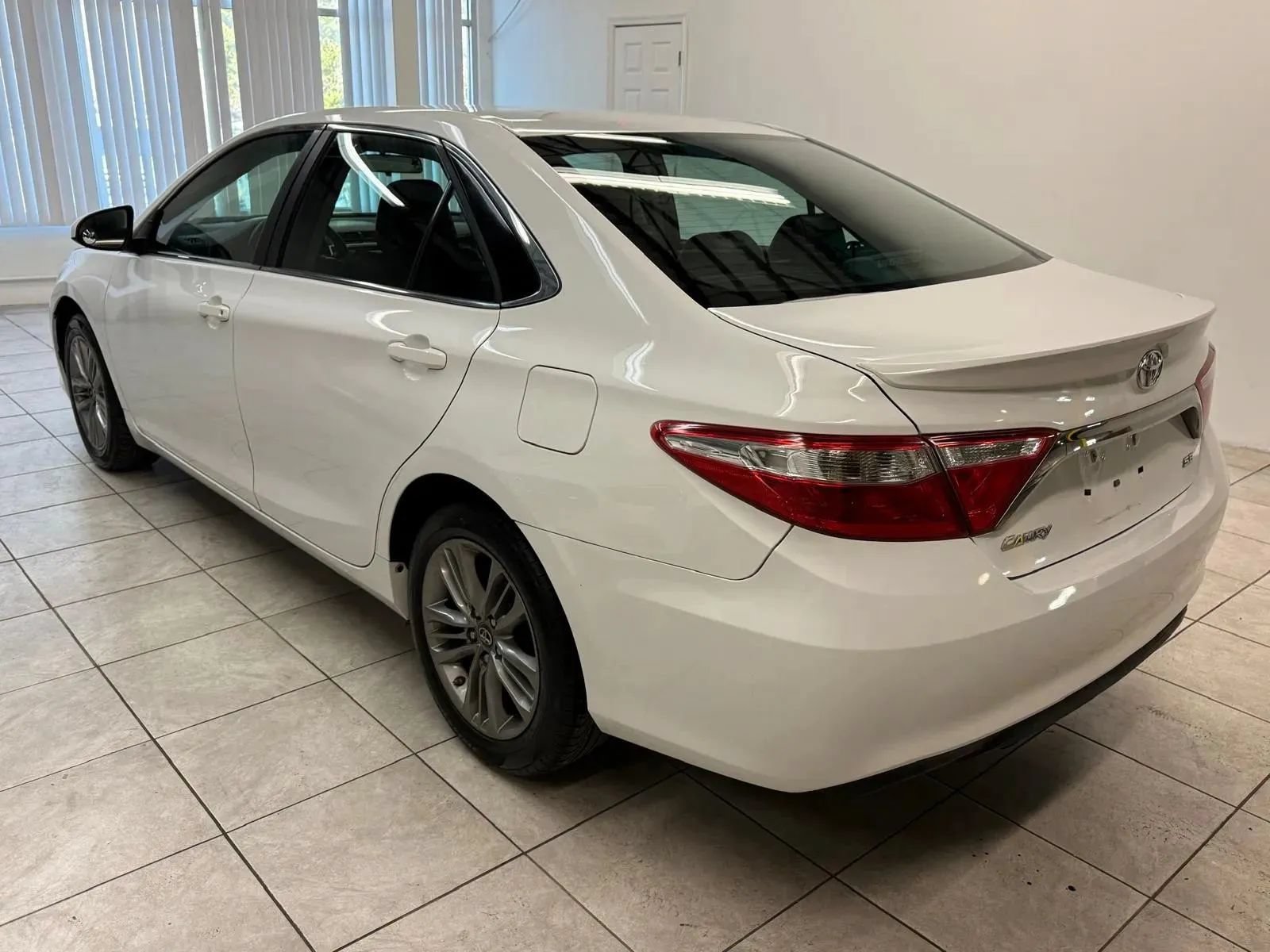 Used 2017 Toyota Camry SE FWD image 6