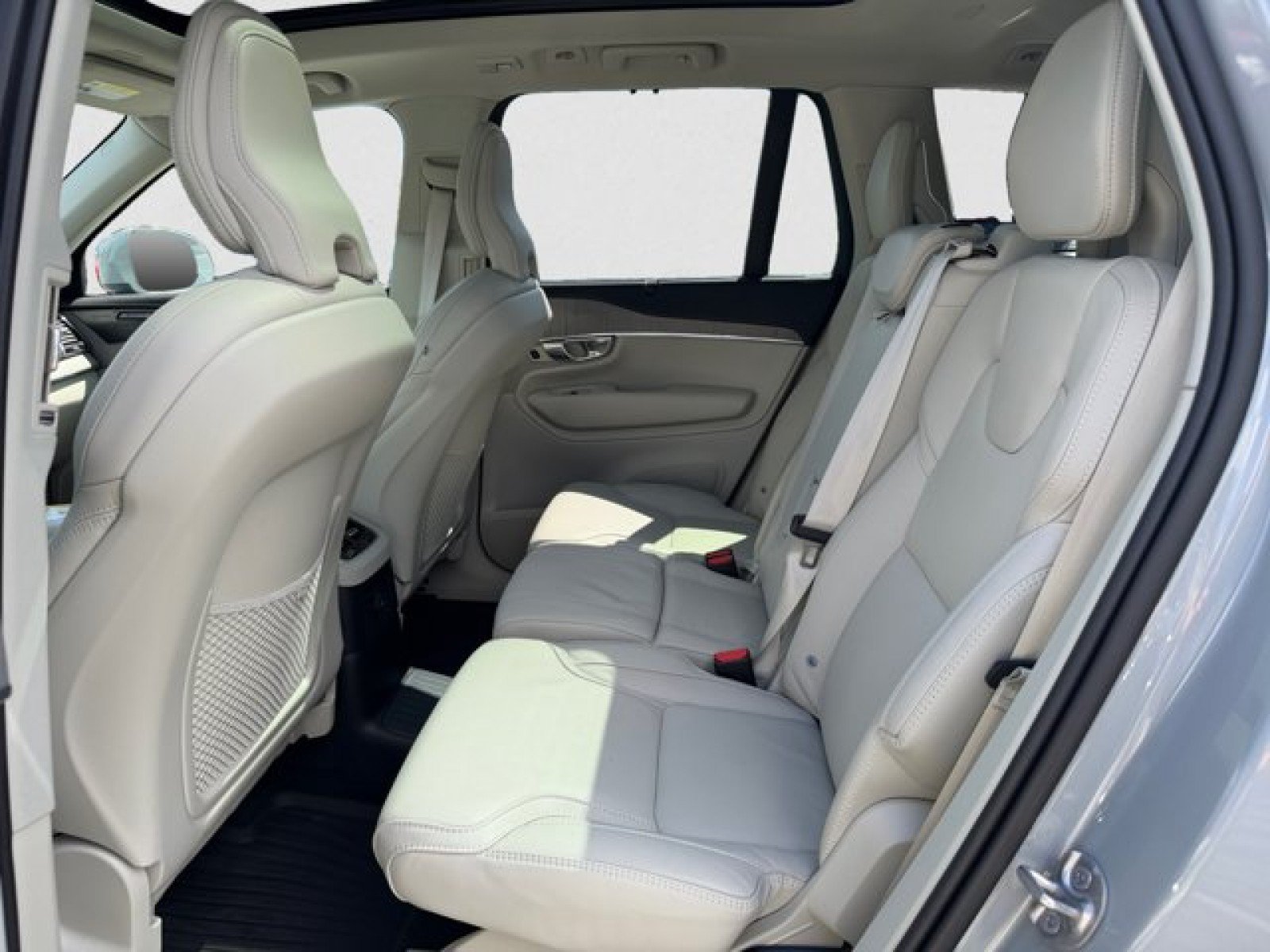 Used 2024 Volvo XC90 T8 Ultimate w/ Protection Package Premier AWD/4WD image 18