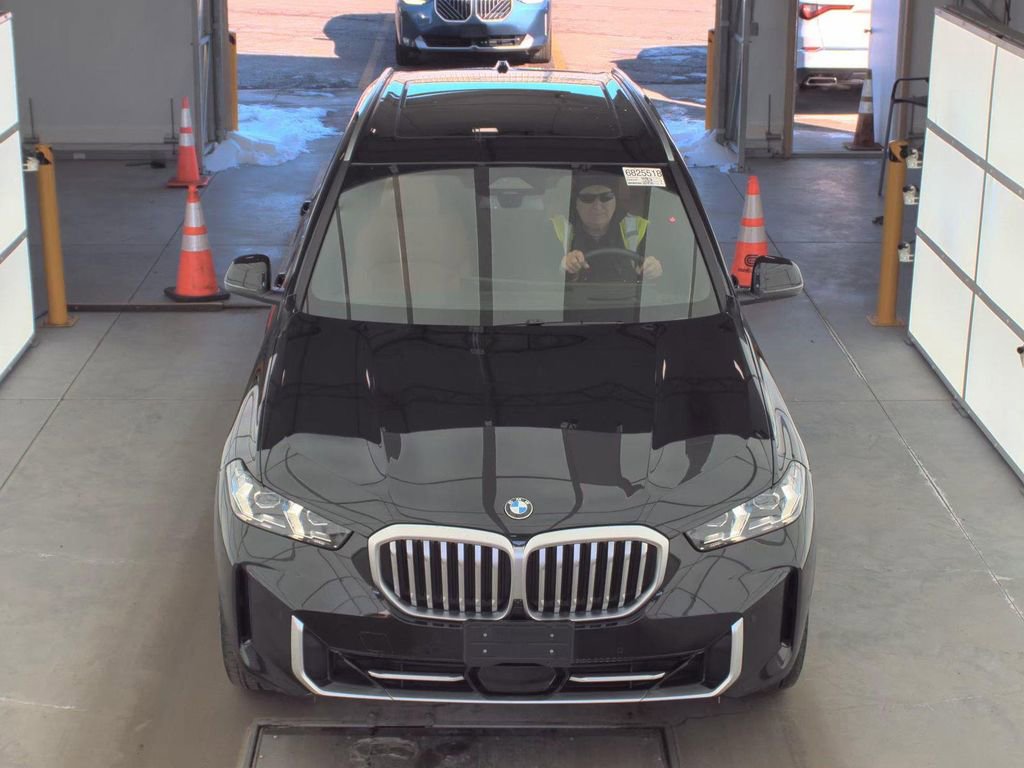 Used 2025 BMW X5 xDrive40i w/ Climate Comfort Package image 8