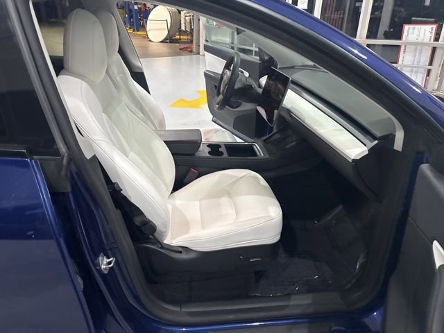 Used 2022 Tesla Model Y Long Range image 31