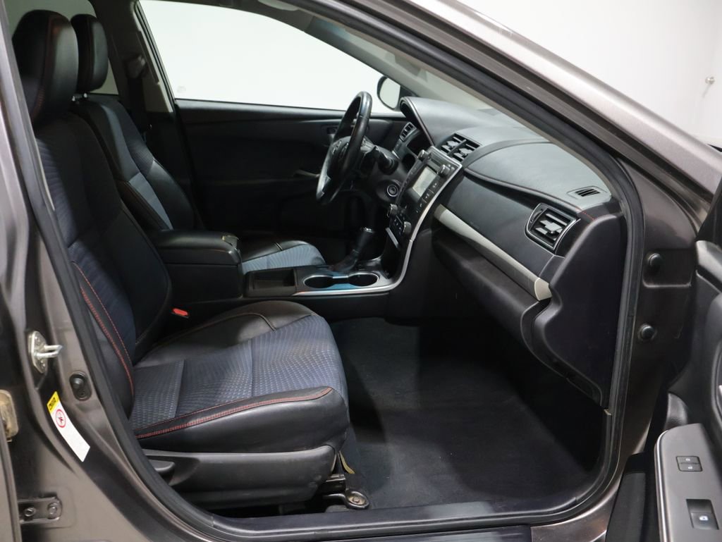 Used 2015 Toyota Camry SE image 19