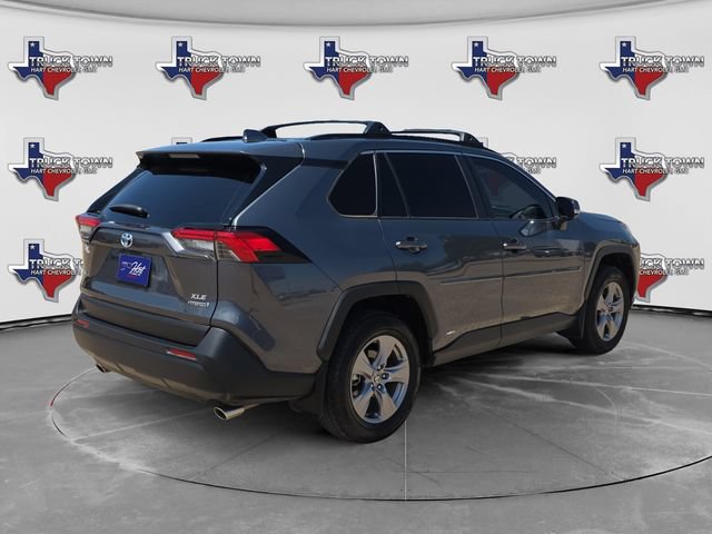 Used 2022 Toyota RAV4 XLE w/ Convenience Package AWD/4WD image 3