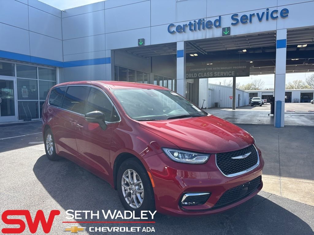 Used 2025 Chrysler Pacifica Select FWD image 8