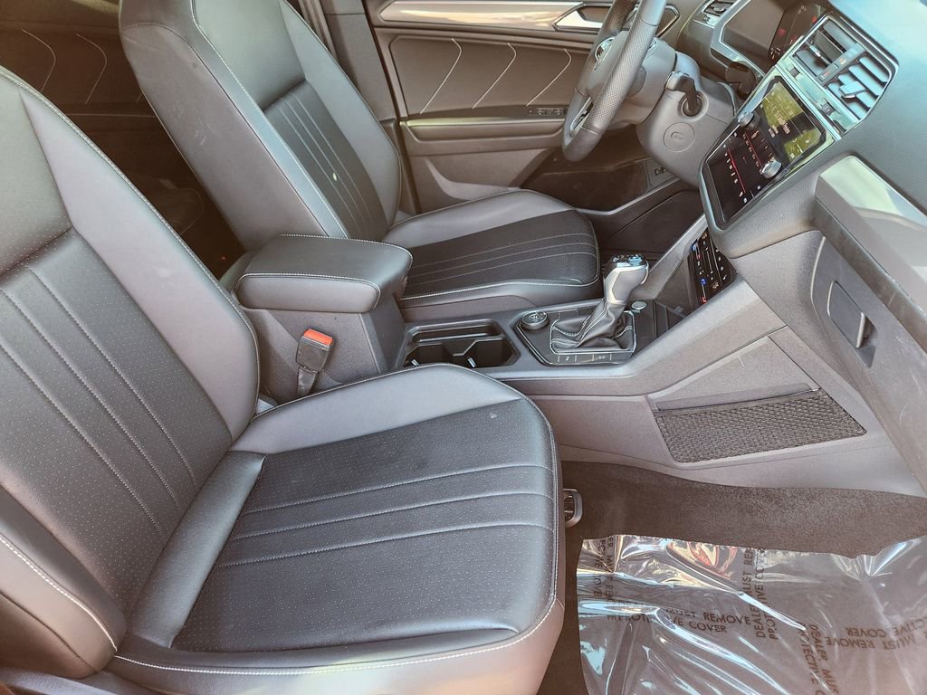 Used 2024 Volkswagen Tiguan SE R-Line image 12